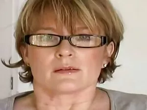 Magersüchtige Frau g ...